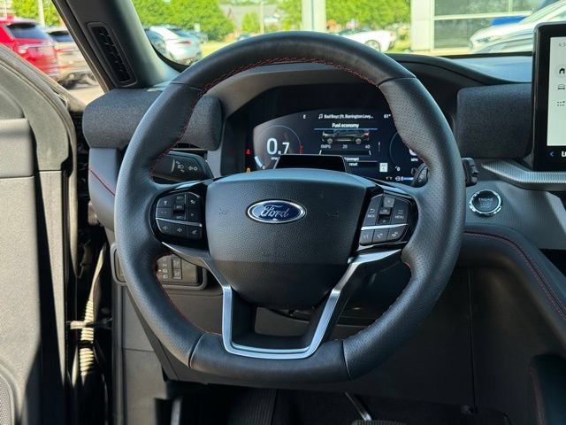 Used 2025 Ford Explorer ST-Line w/ ST-Line Street Pack AWD/4WD image 8