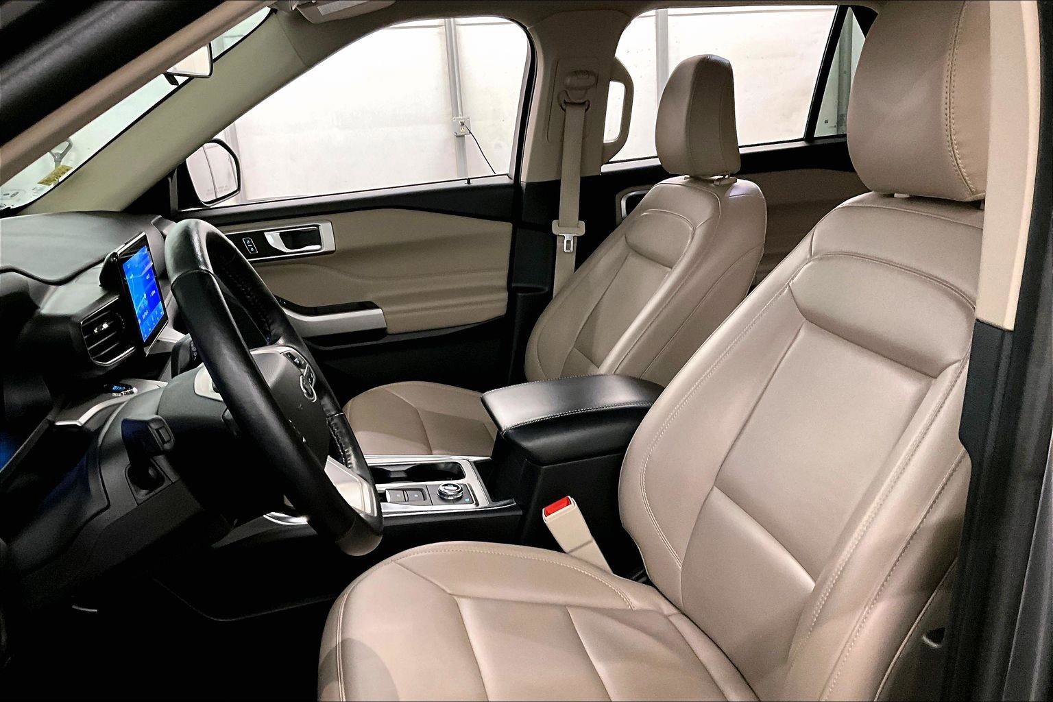 Used 2022 Ford Explorer XLT w/ Equipment Group 202A image 24