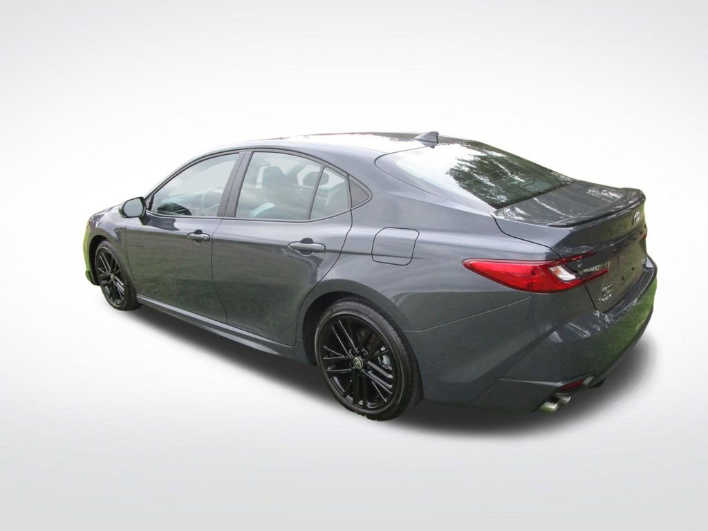 Used 2025 Toyota Camry SE image 3