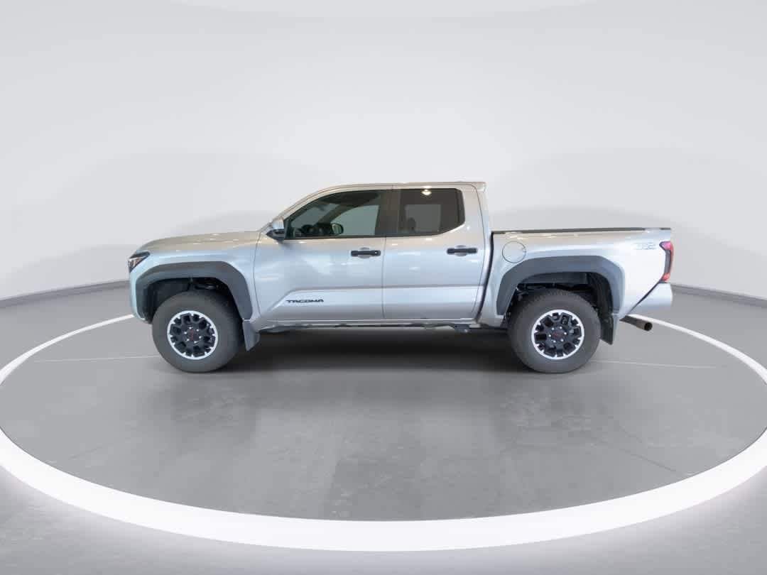 Certified 2025 Toyota Tacoma TRD Off-Road AWD/4WD image 5