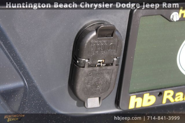 Used 2025 Jeep Gladiator Sport image 6
