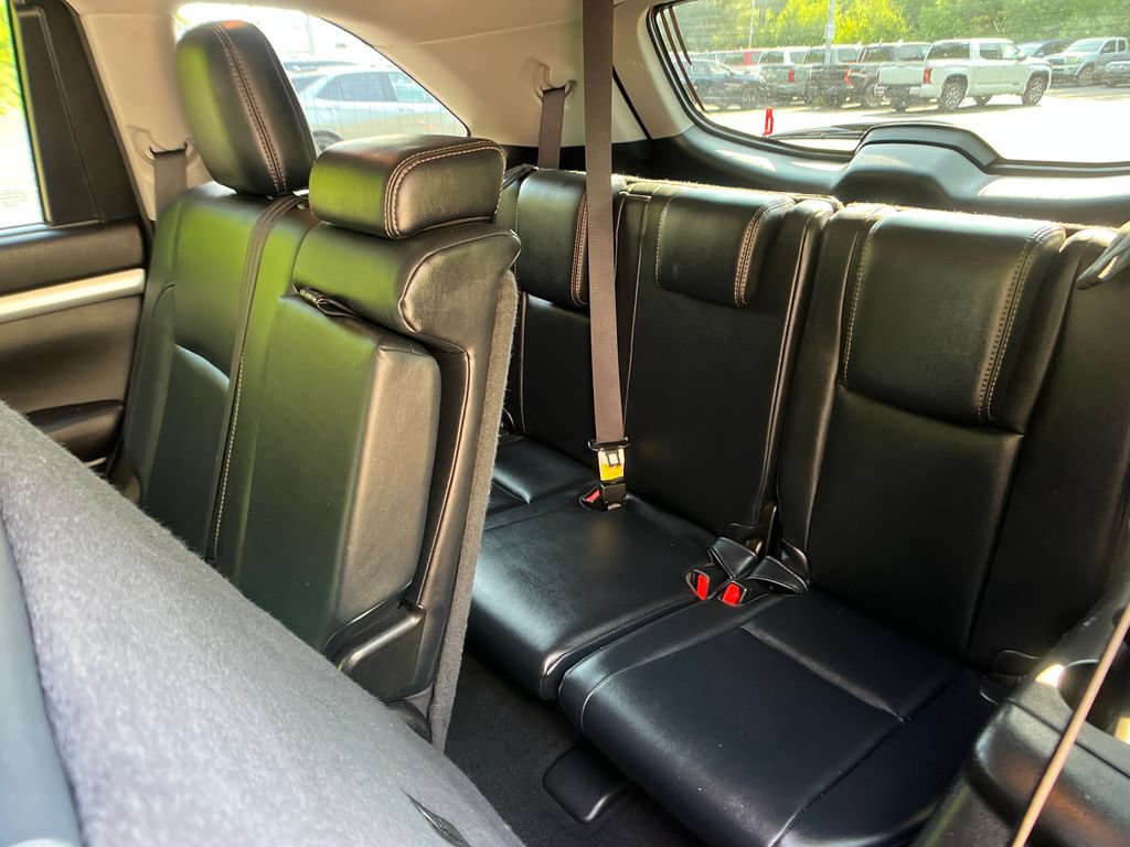 Used 2016 Toyota Highlander XLE AWD/4WD image 23