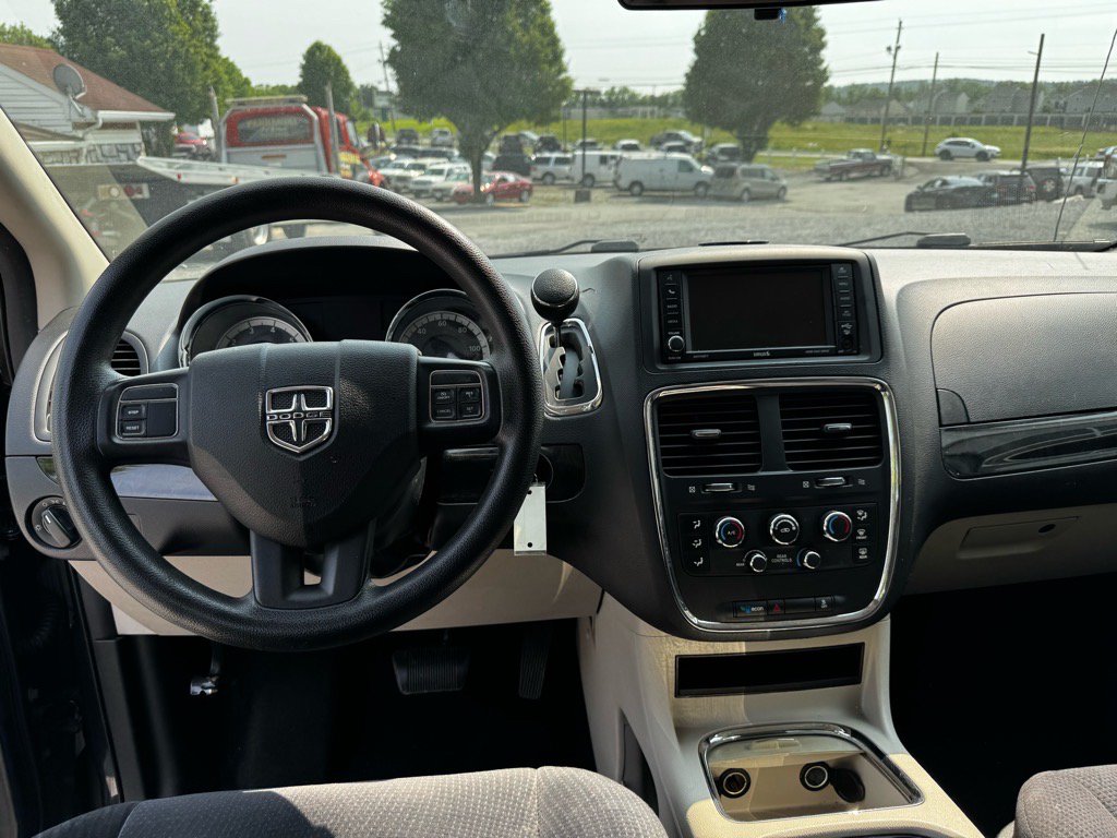 Used 2014 Dodge Grand Caravan SXT w/ Security Group FWD image 13