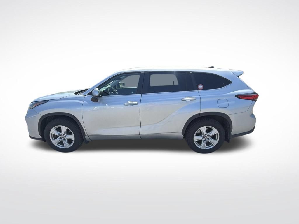 Used 2023 Toyota Highlander L AWD/4WD image 2