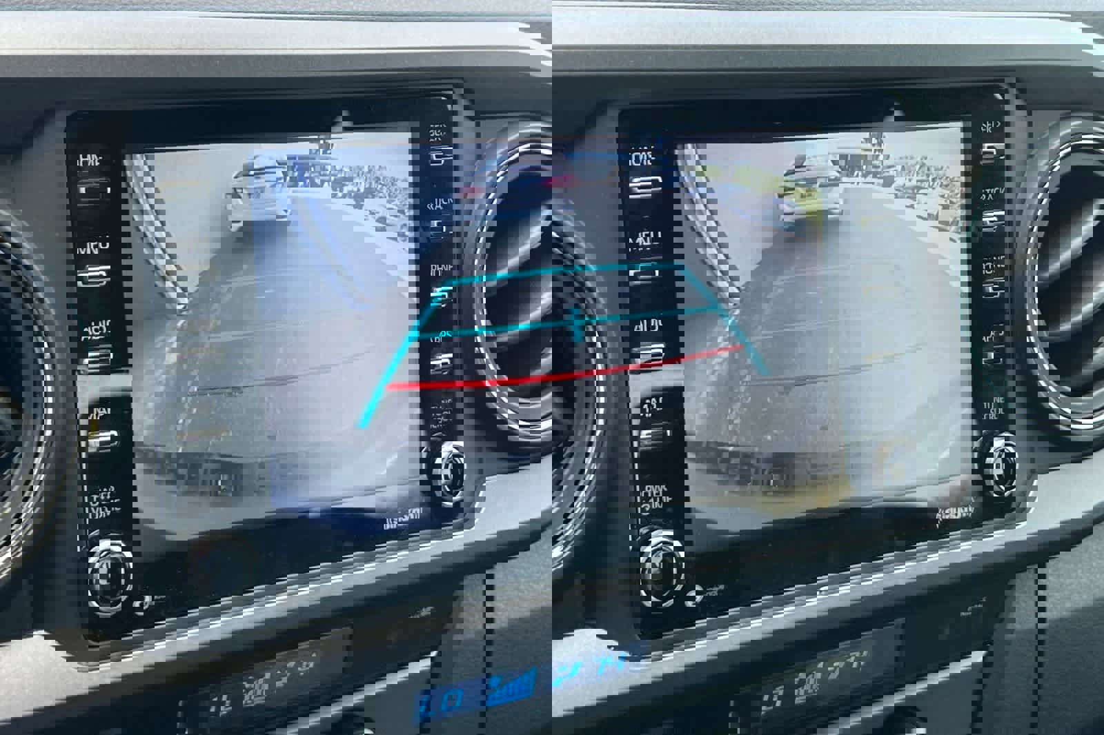 Used 2021 Toyota Tacoma TRD Off-Road w/ Technology Package image 19