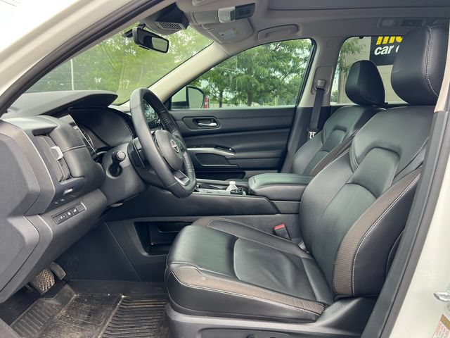Used 2024 Nissan Pathfinder SL w/ SL Premium Package AWD/4WD image 3