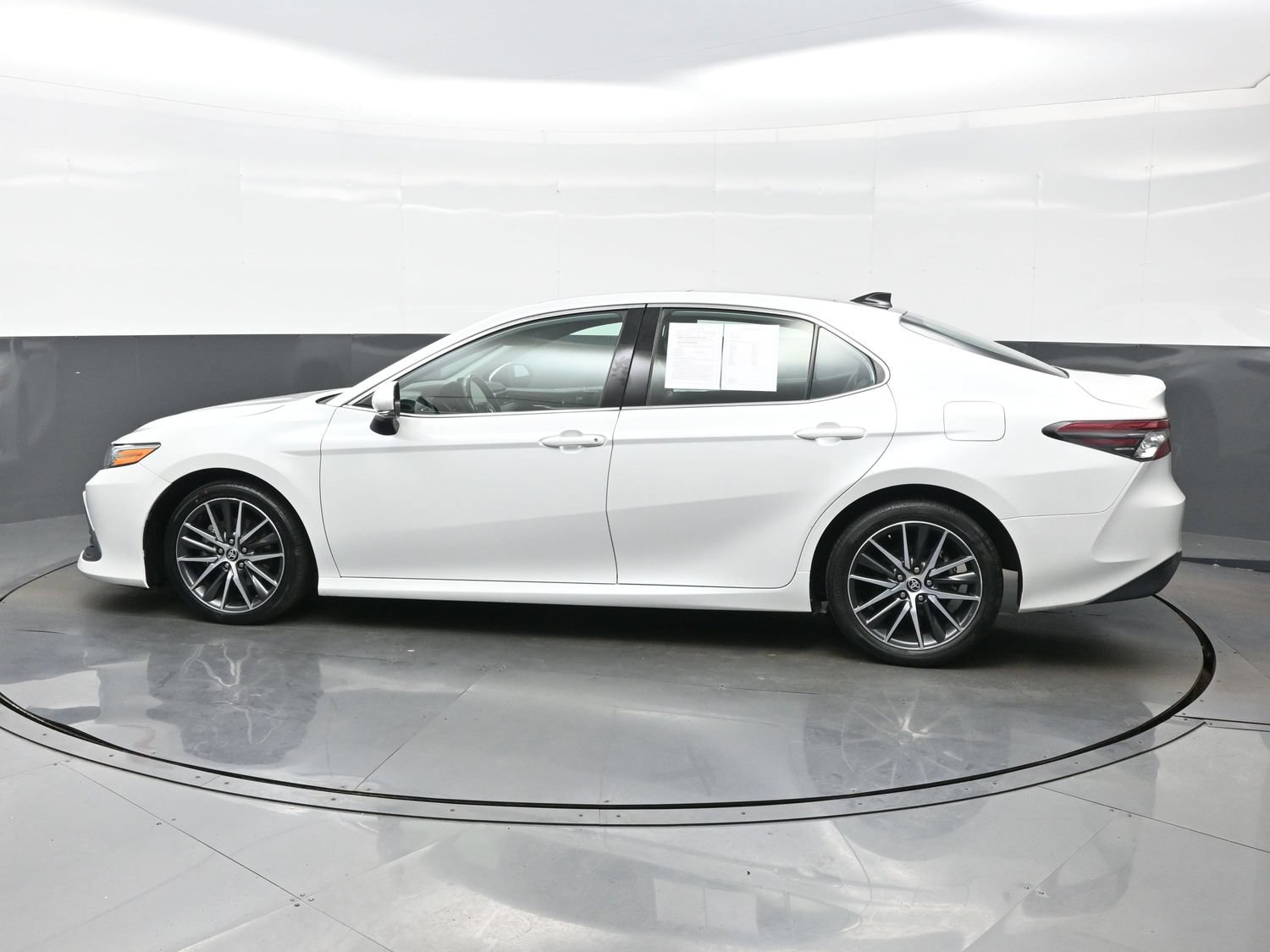 Used 2023 Toyota Camry XLE FWD image 3