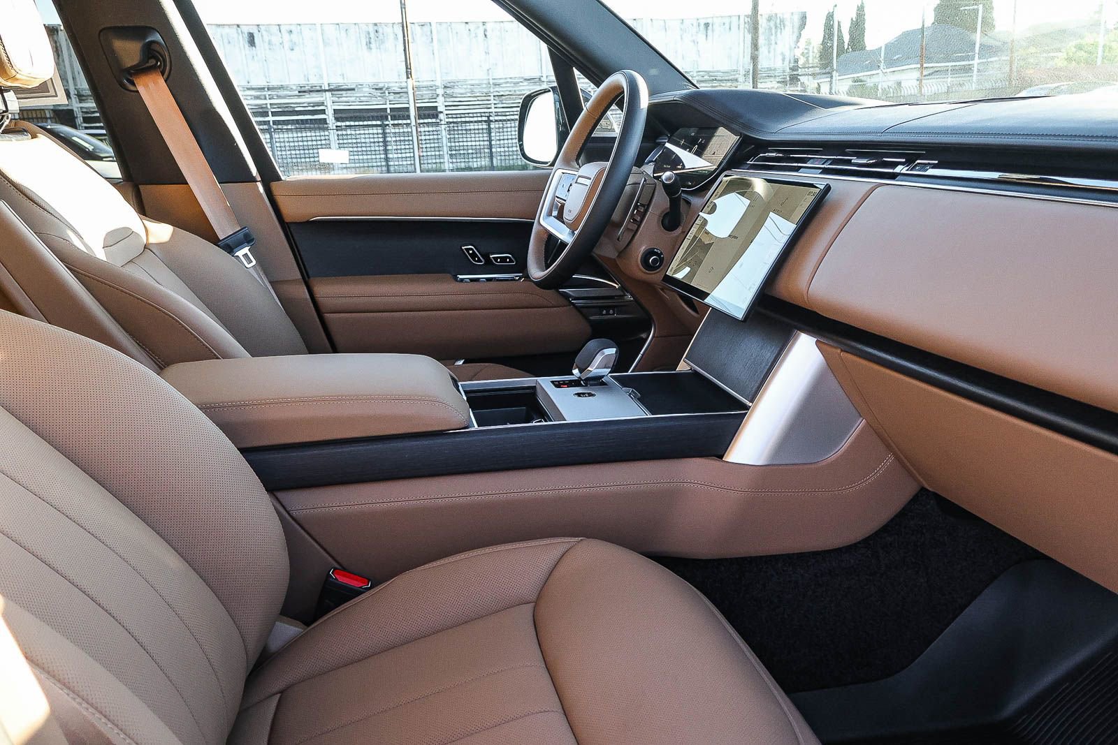 New 2026 Land Rover Range Rover SE image 17