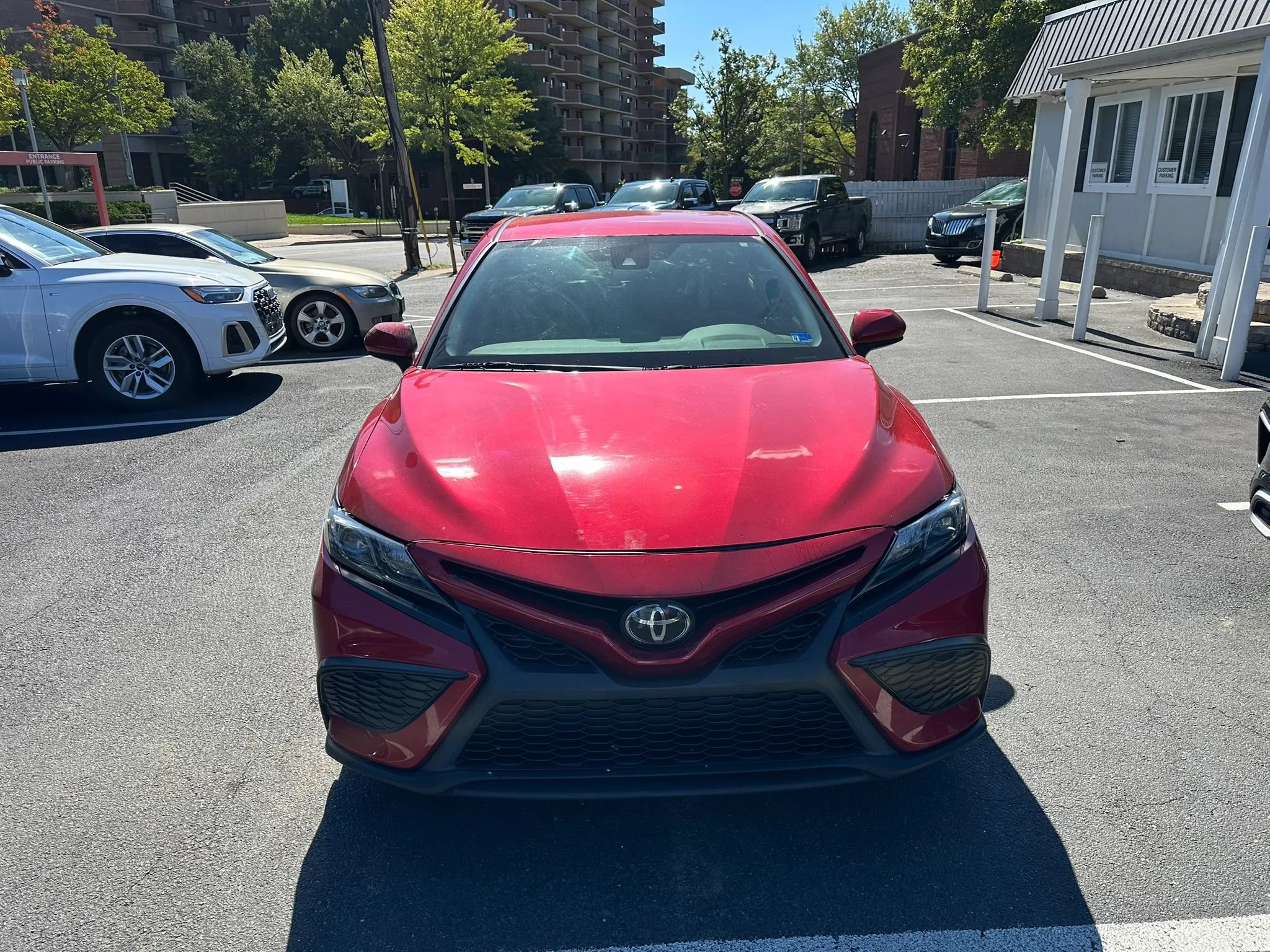 Used 2021 Toyota Camry SE FWD image 2