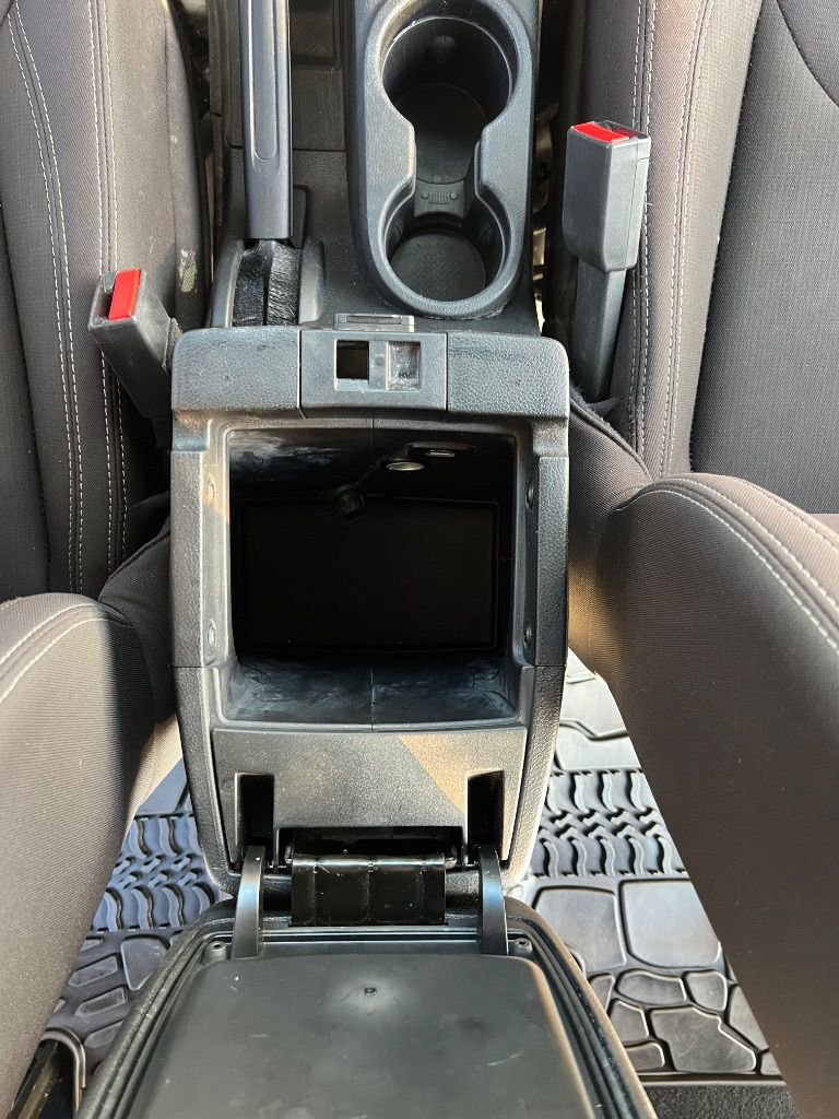 Used 2017 Jeep Wrangler Unlimited Sahara w/ Connectivity Group image 30