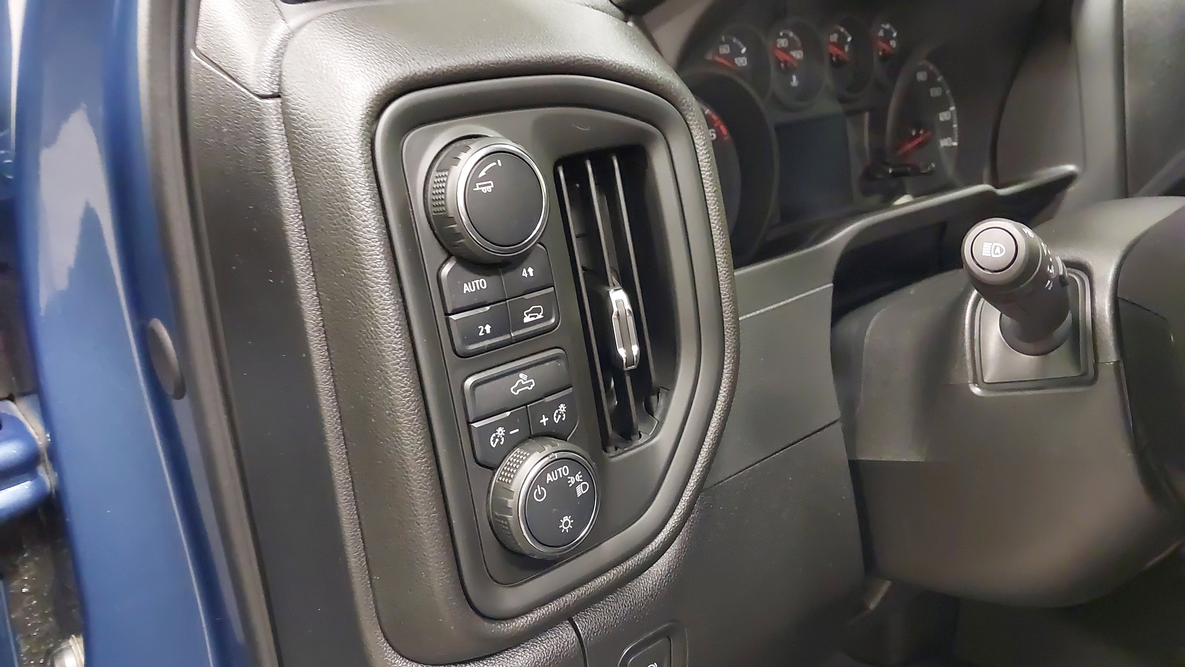 Used 2024 Chevrolet Silverado 1500 Custom image 23