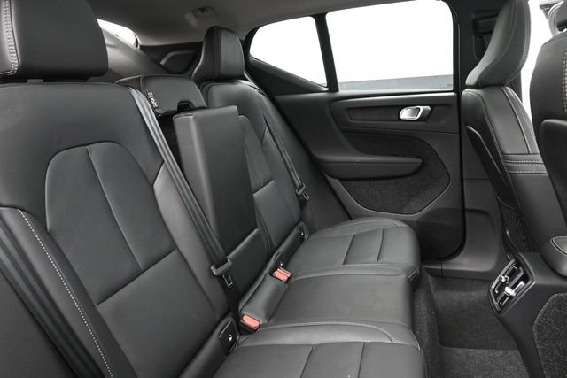 Used 2025 Volvo XC40 B5 Plus AWD/4WD image 32