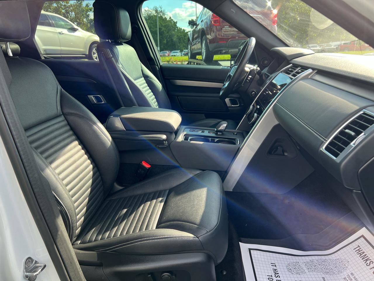 Used 2022 Land Rover Discovery S R-Dynamic AWD/4WD image 16