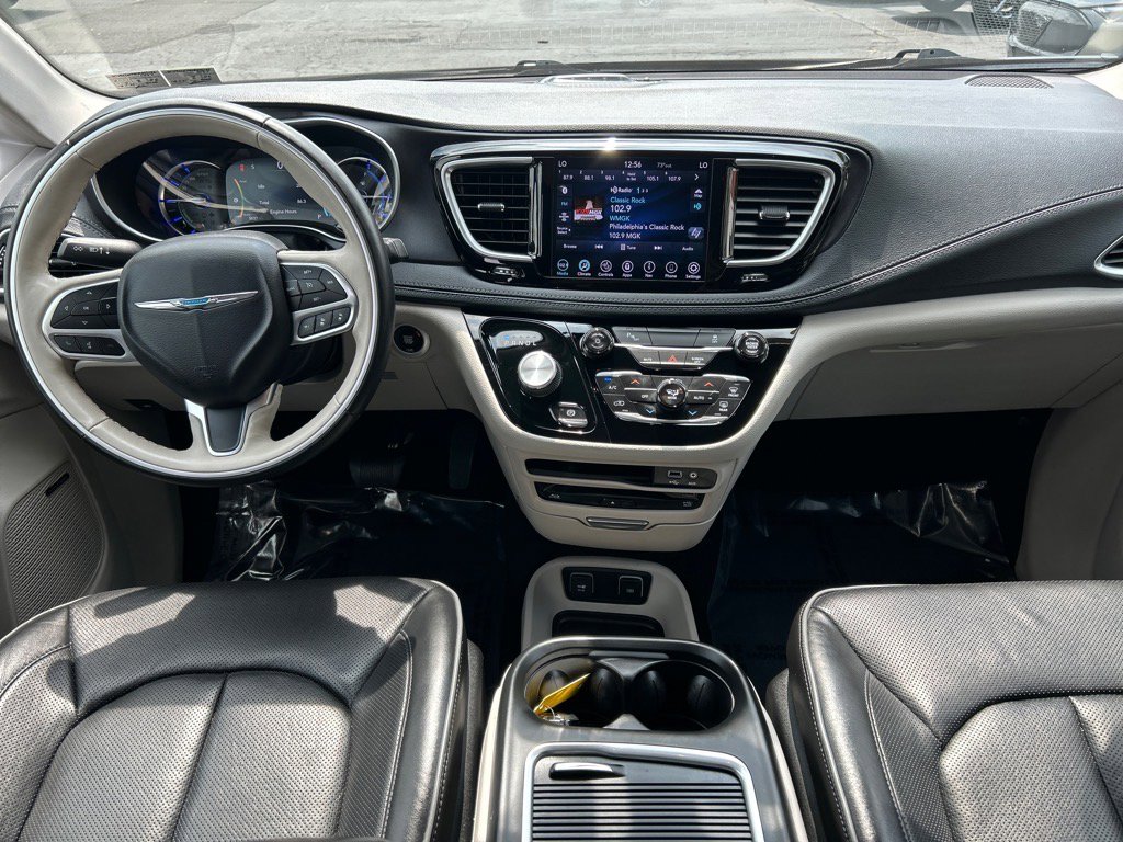 Used 2020 Chrysler Pacifica Limited image 3