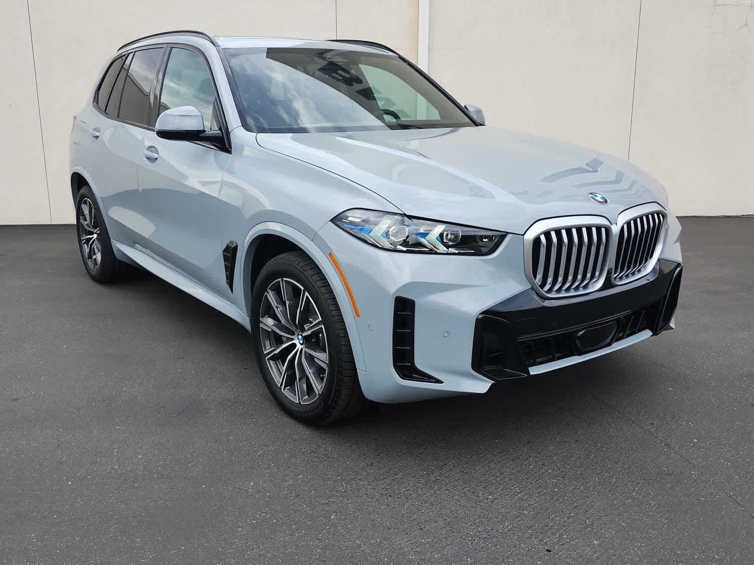 New 2026 BMW X5 xDrive40i w/ M Sport Package AWD/4WD image 2