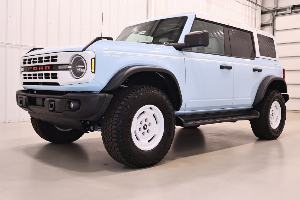 Used 2025 Ford Bronco Heritage Edition AWD/4WD image 6