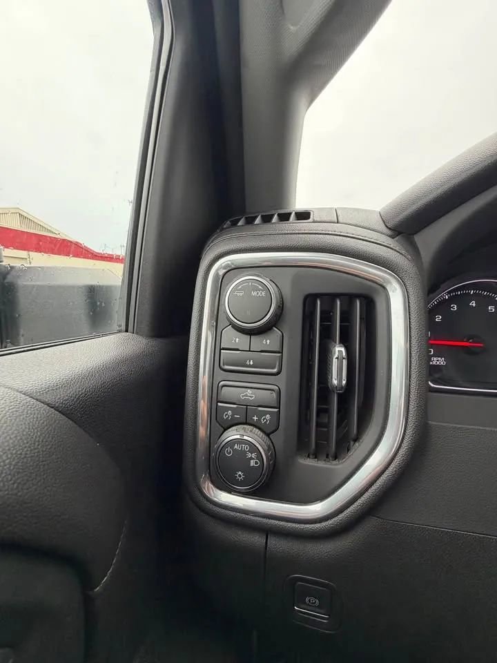 Used 2023 Chevrolet Silverado 3500 LT image 7