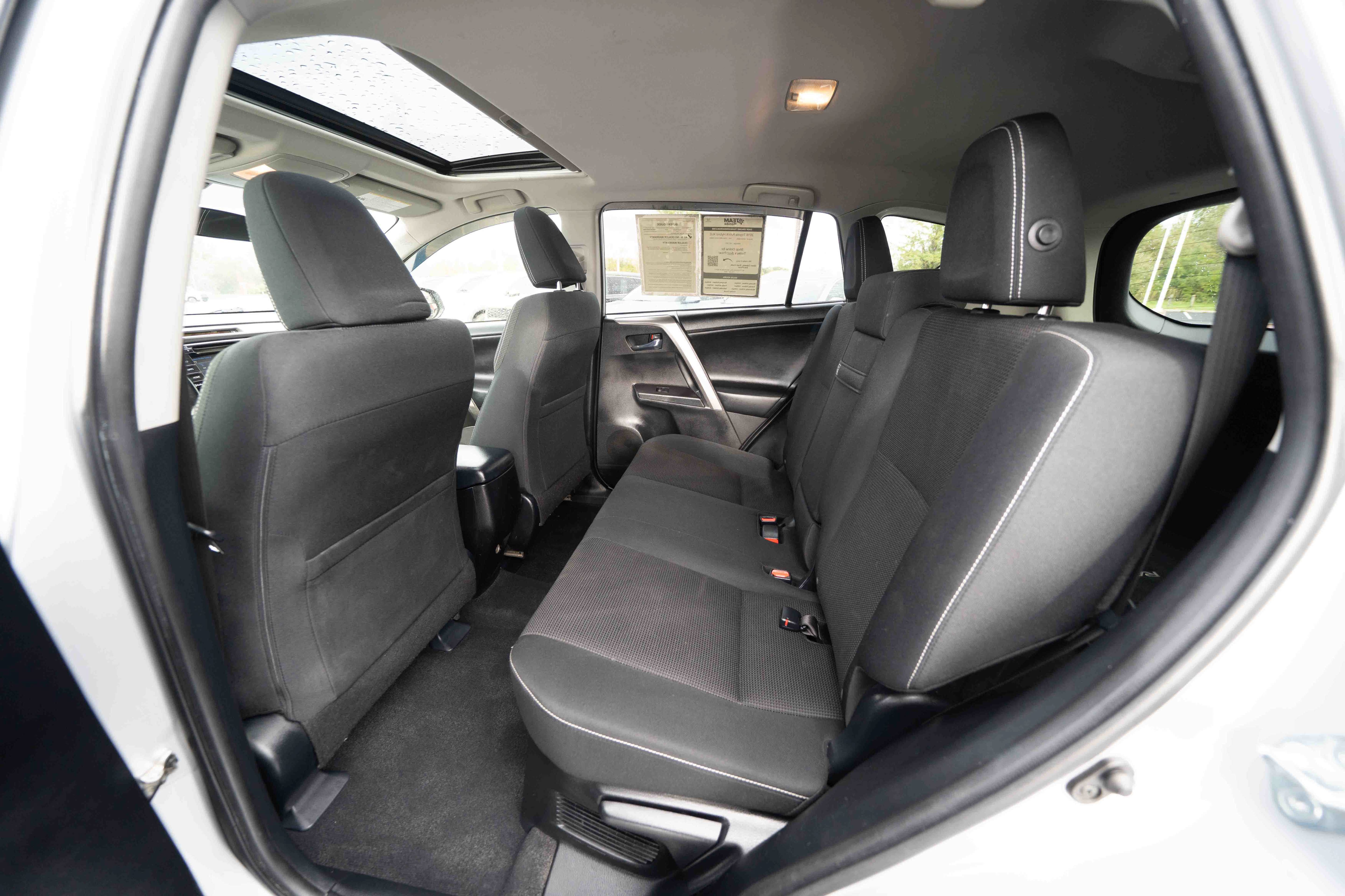 Used 2016 Toyota RAV4 XLE AWD/4WD image 23