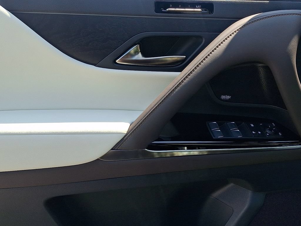 Used 2026 Lexus LX 700h Luxury w/ Accessory Package (Z1) AWD/4WD image 12
