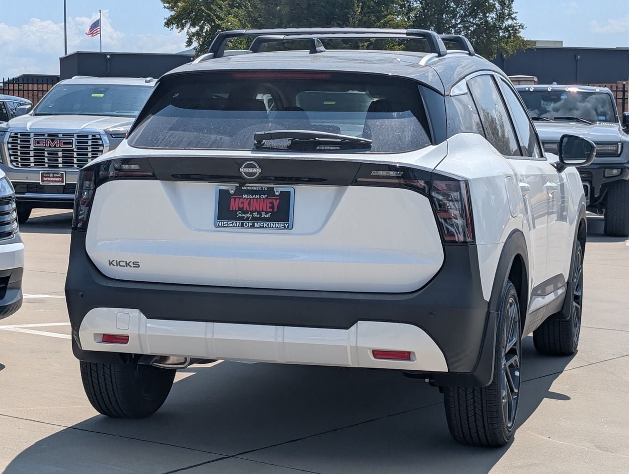 New 2027 Nissan Kicks SR FWD image 4