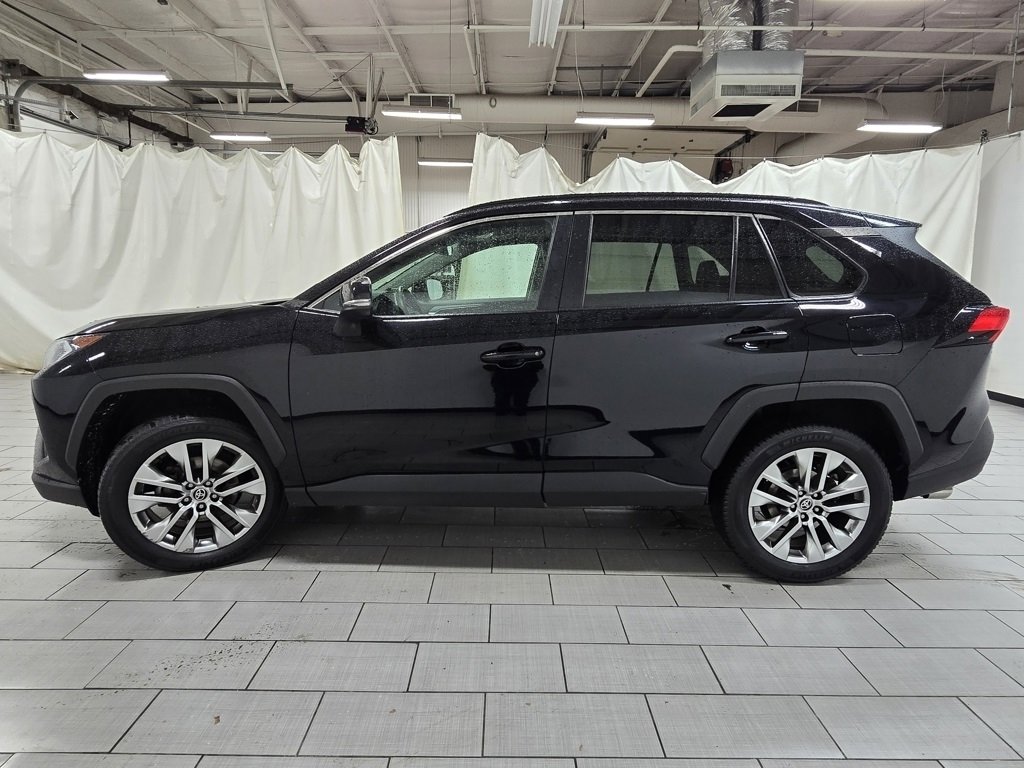 Used 2021 Toyota RAV4 XLE Premium image 12