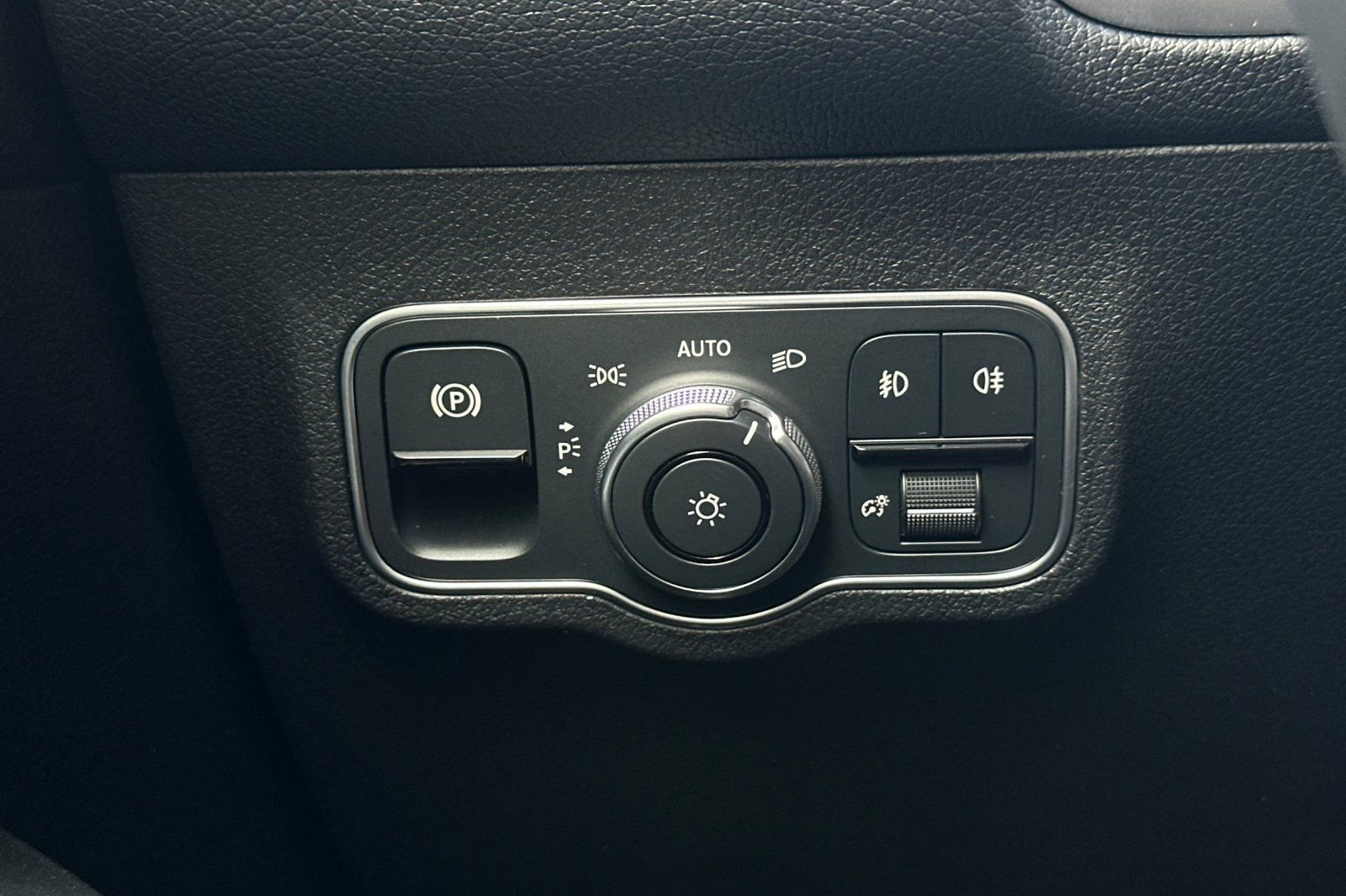 New 2026 Mercedes-Benz GLB 250 image 27