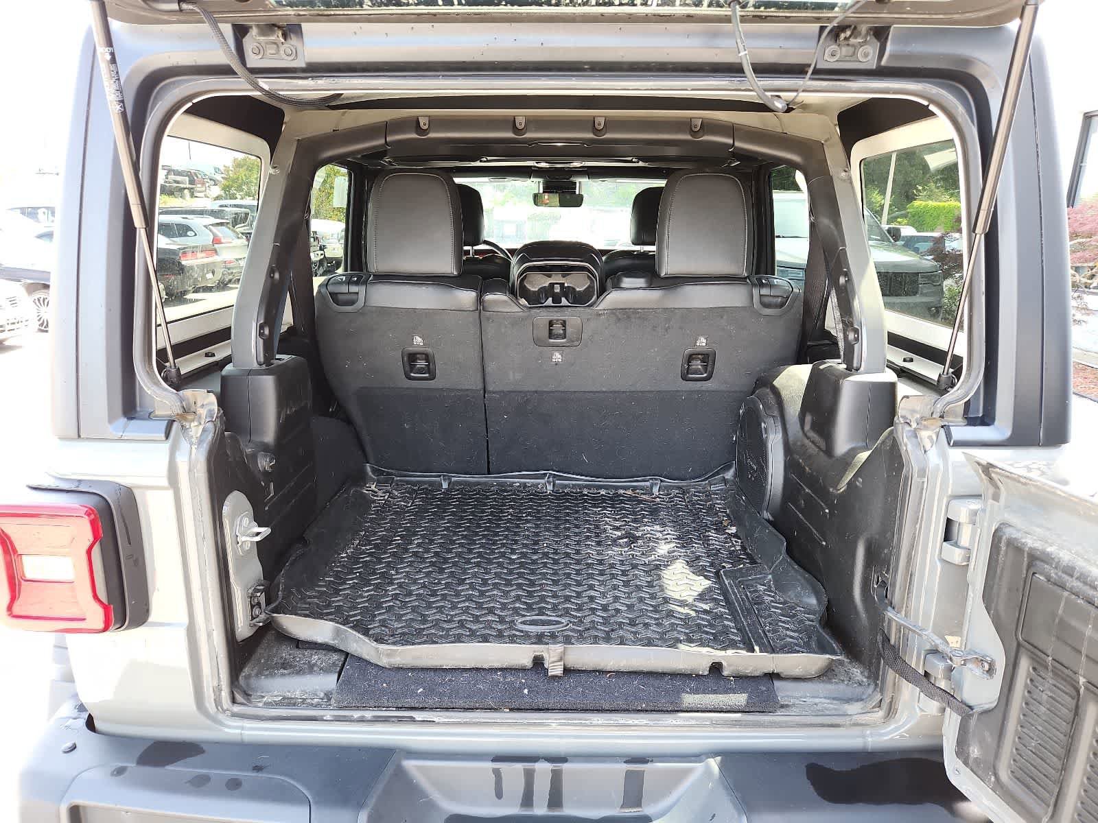 Certified 2021 Jeep Wrangler Unlimited Rubicon w/ Xtreme Recon 35" Tire Package AWD/4WD image 26