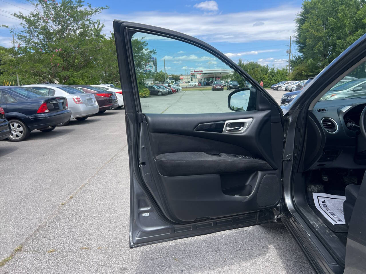 Used 2015 Nissan Pathfinder SV FWD image 9