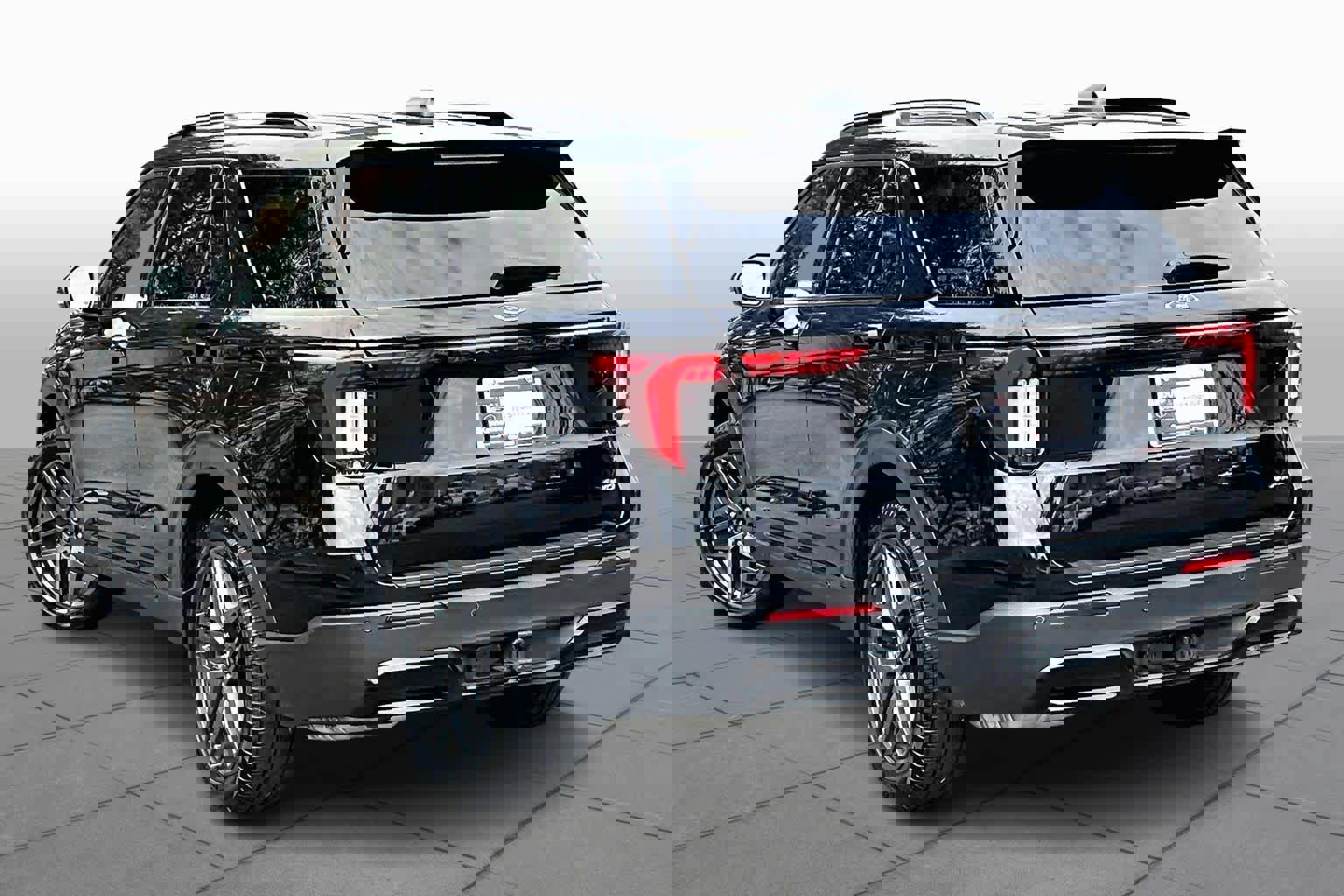 Certified 2025 Ford Explorer ST-Line w/ ST-Line Street Pack image 12