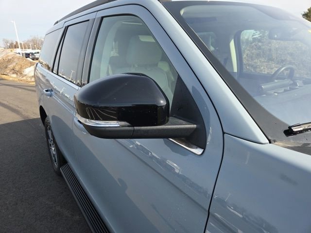Certified 2025 Ford Expedition Active image 3