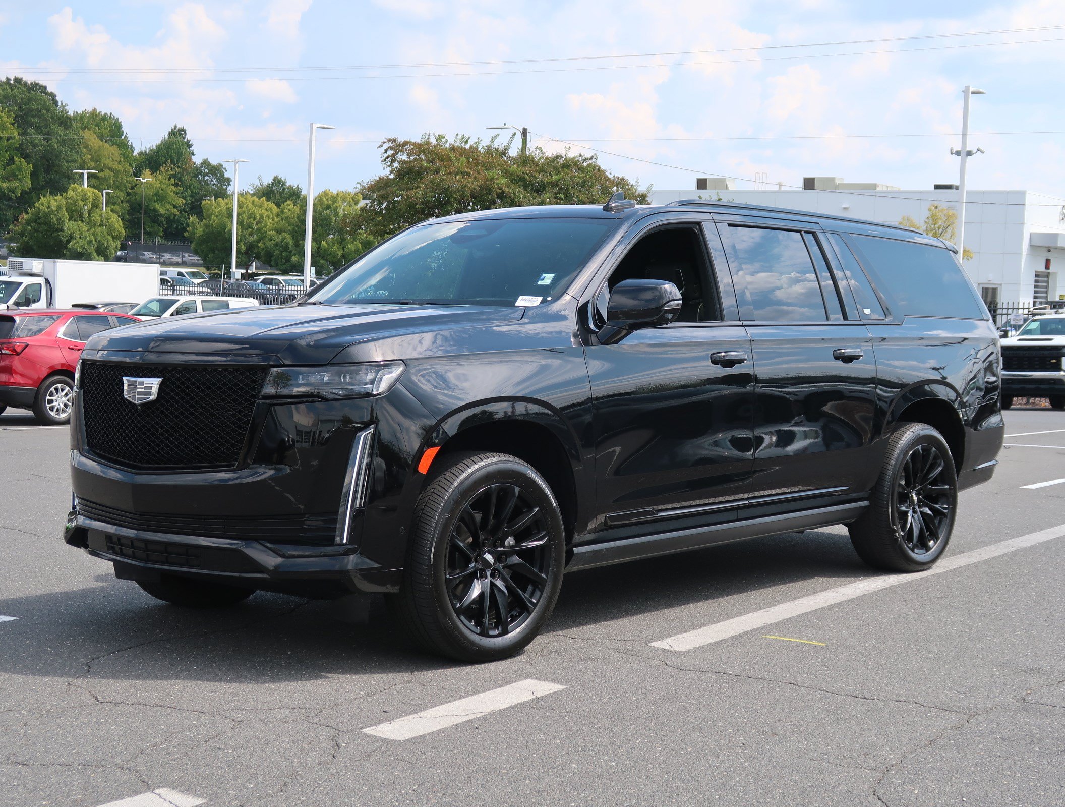 Used 2023 Cadillac Escalade ESV Sport w/ LPO, ONYX Package AWD/4WD image 5