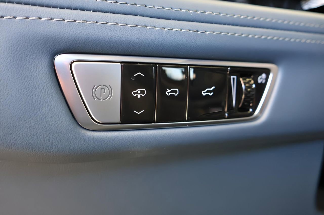 New 2025 Cadillac Escalade IQ Luxury 2 w/ LPO, Radiant Package AWD/4WD image 20