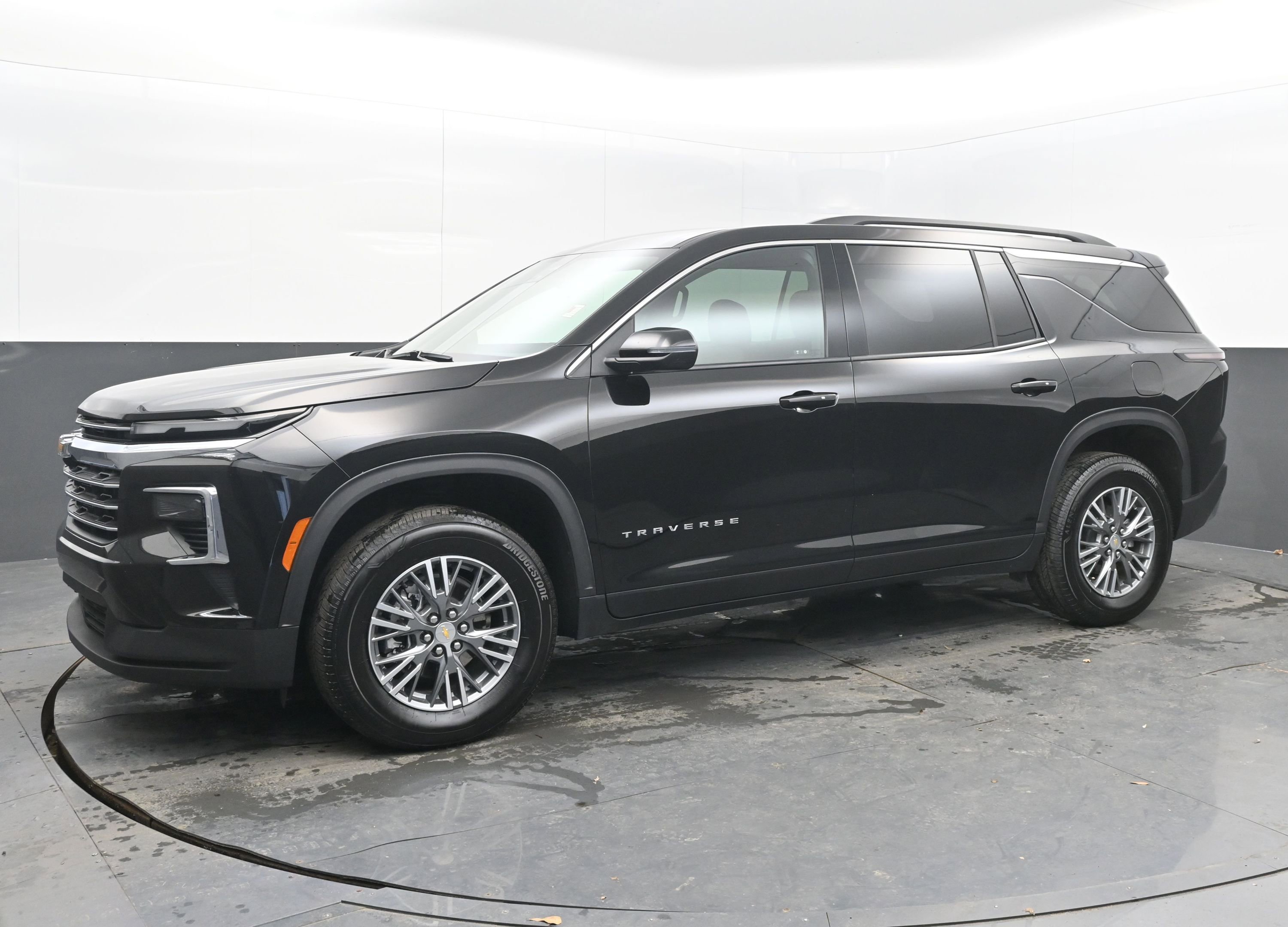 Used 2025 Chevrolet Traverse LT image 5