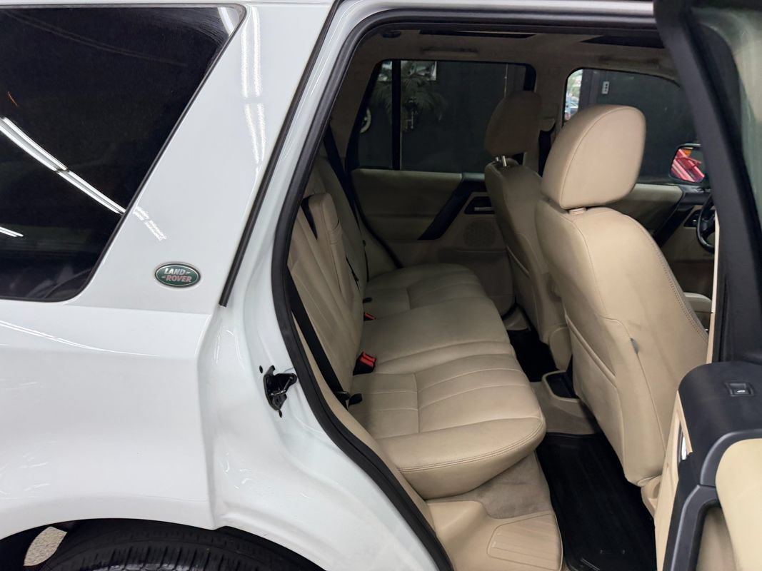 Used 2011 Land Rover LR2 HSE AWD/4WD image 17