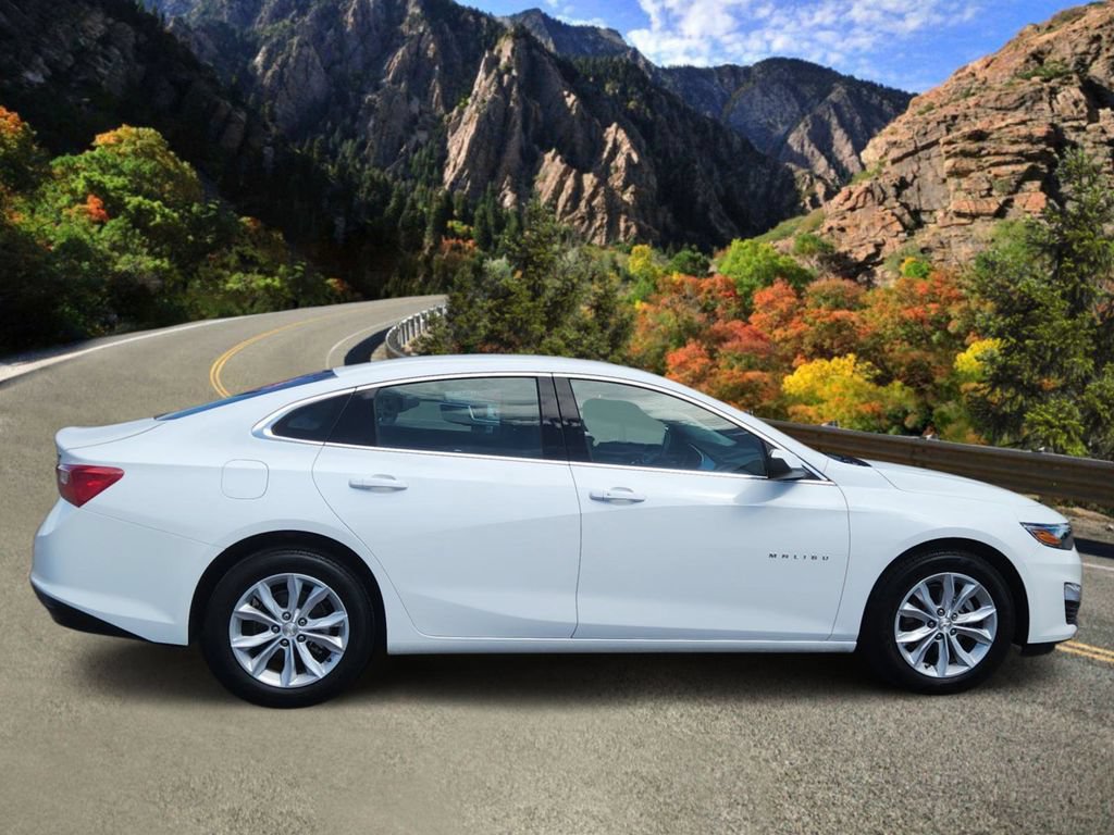 Used 2025 Chevrolet Malibu LT FWD image 2