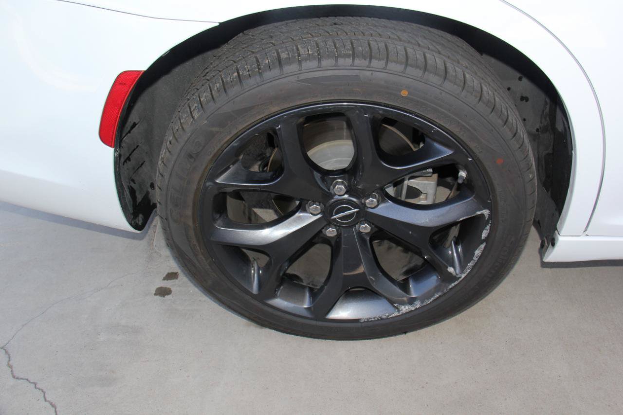 Used 2023 Chrysler 300 Touring w/ Sport Appearance Package RWD image 31