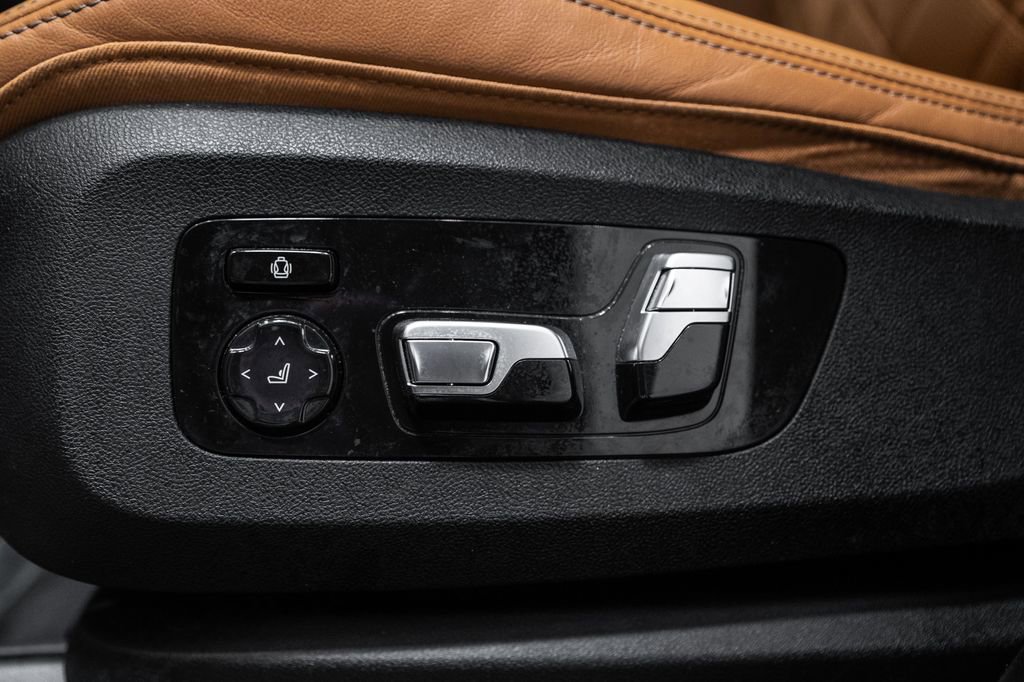 Used 2024 BMW X7 xDrive40i w/ Parking Assistance Package image 17