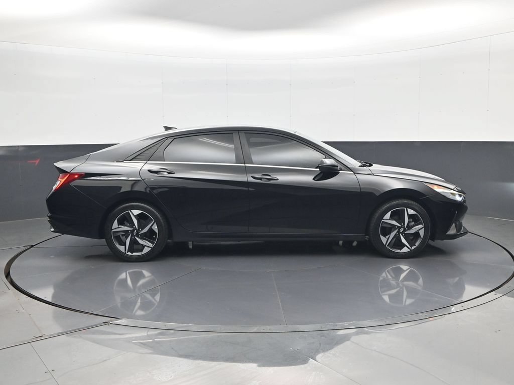 Used 2023 Hyundai Elantra Limited w/ Cargo Package FWD image 5