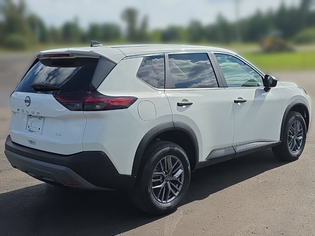 Used 2023 Nissan Rogue S AWD/4WD image 7