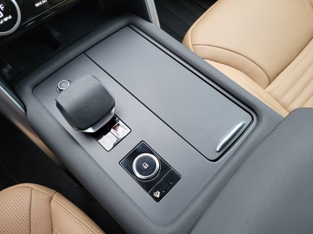 Used 2025 Land Rover Discovery Dynamic SE image 37