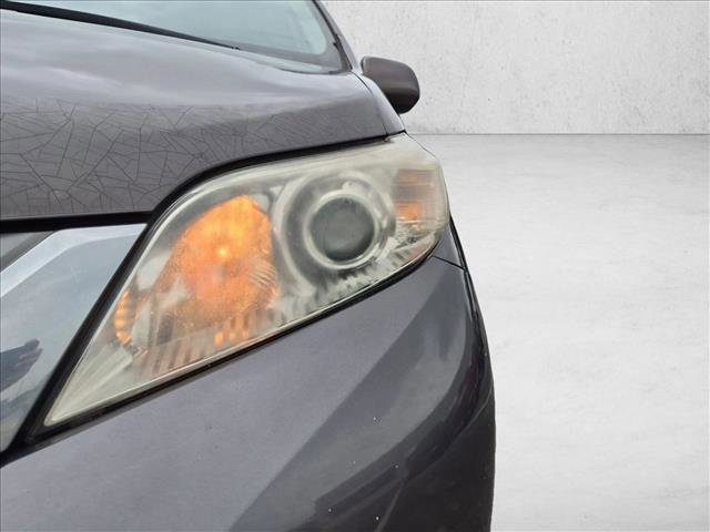 Used 2013 Toyota Sienna XLE FWD image 11
