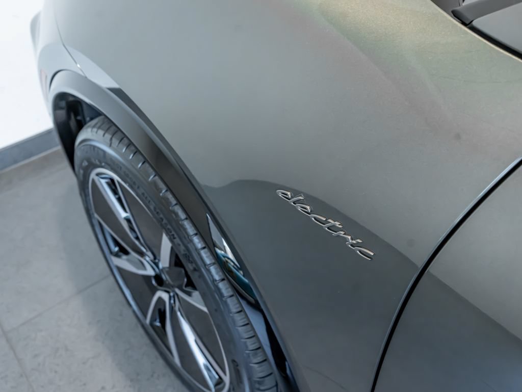 New 2026 Porsche Macan Turbo Electric AWD/4WD image 30