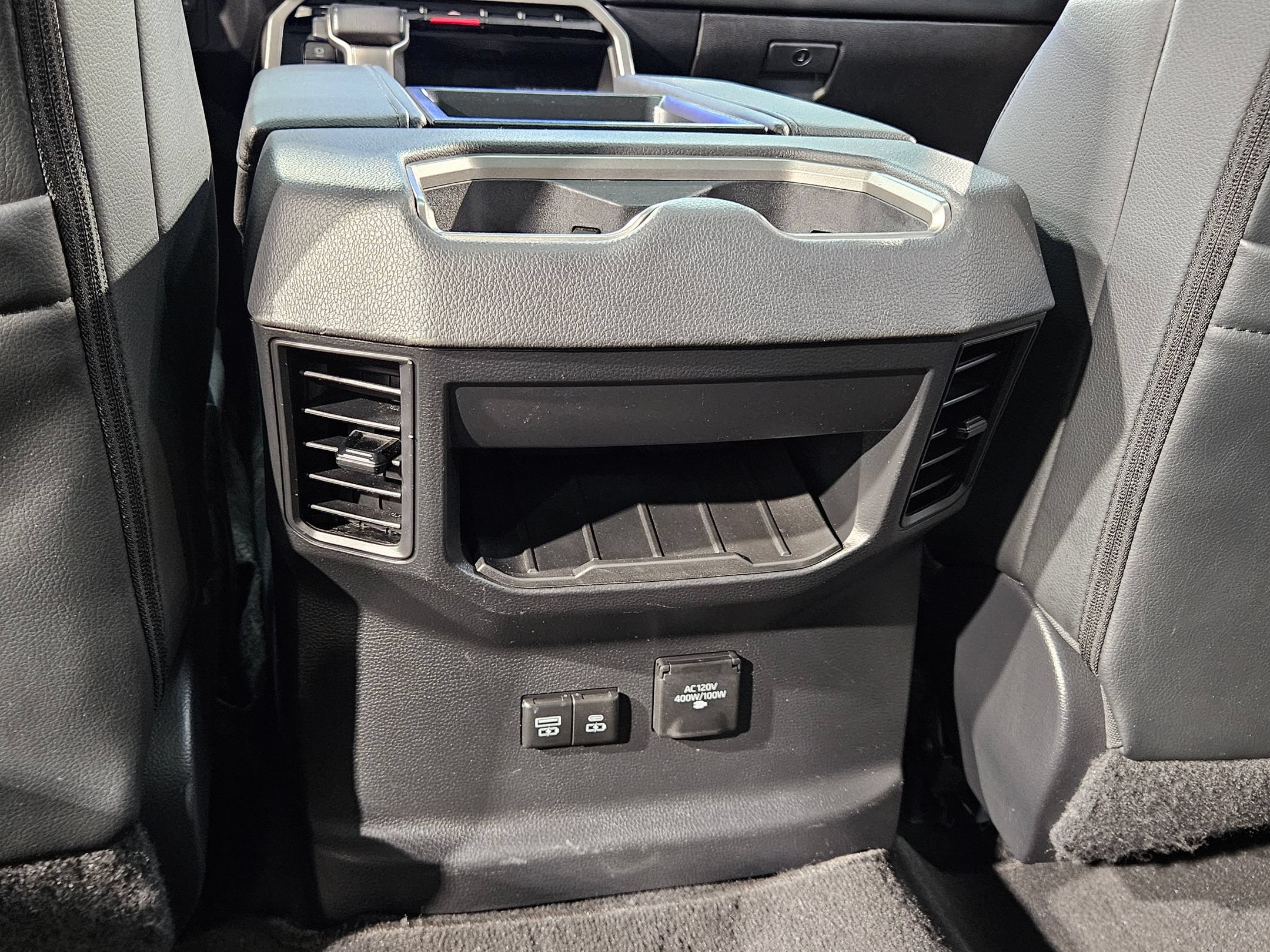 Used 2024 Toyota Tundra Limited AWD/4WD image 38