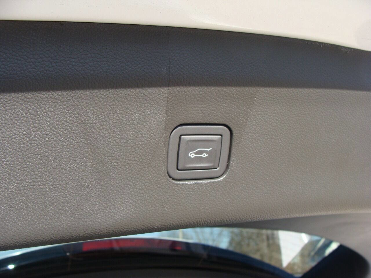 Used 2023 Buick Enclave Essence w/ Experience Buick Package image 15