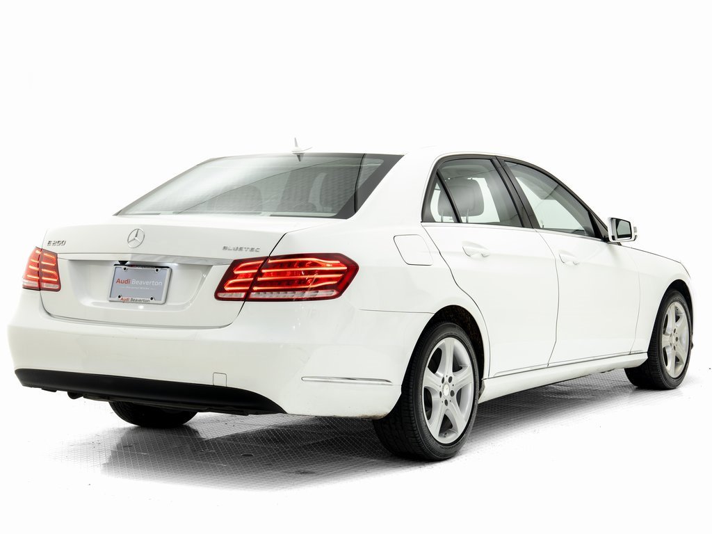 Used 2015 Mercedes-Benz E 250 BlueTEC 4MATIC Sedan image 3