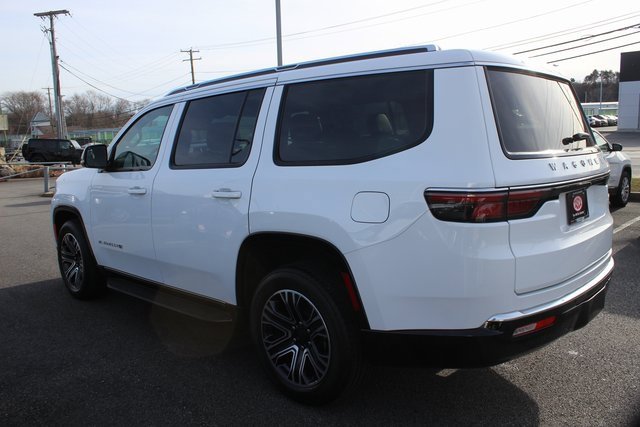 Used 2024 Jeep Wagoneer 4WD w/ Premium Group I image 30