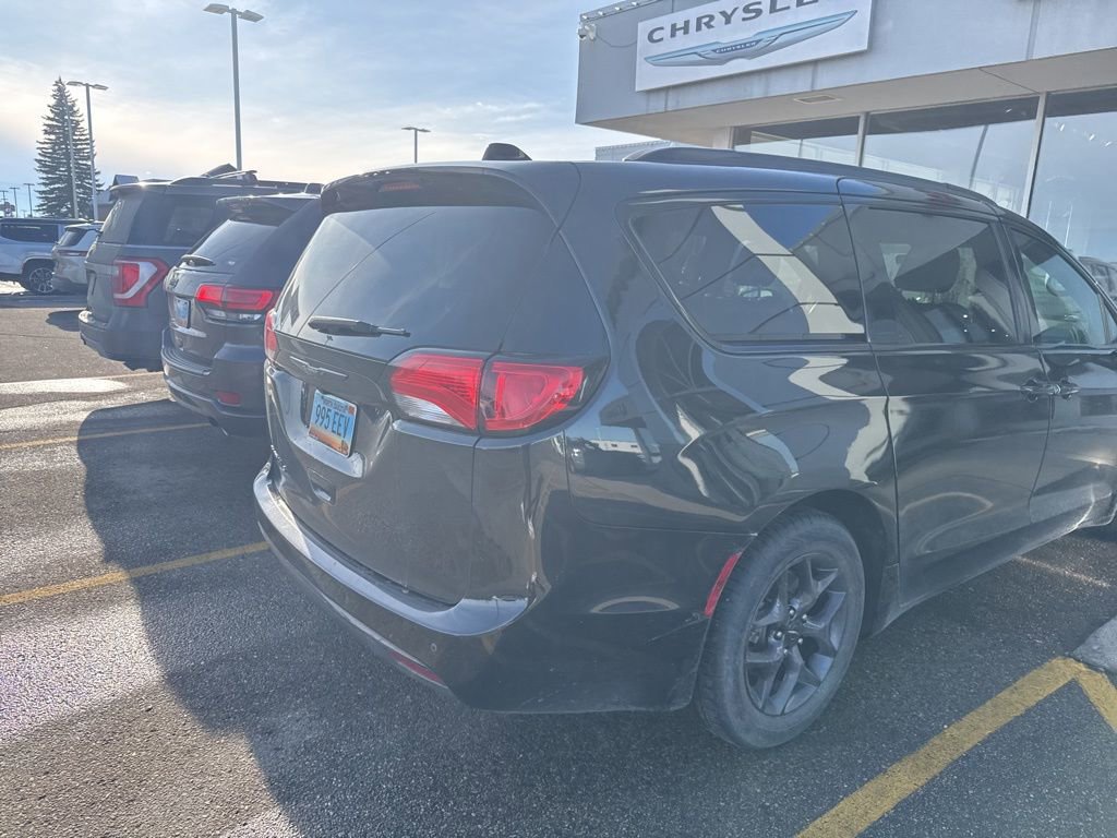 Used 2018 Chrysler Pacifica Touring-L Plus w/ S Appearance Package image 9