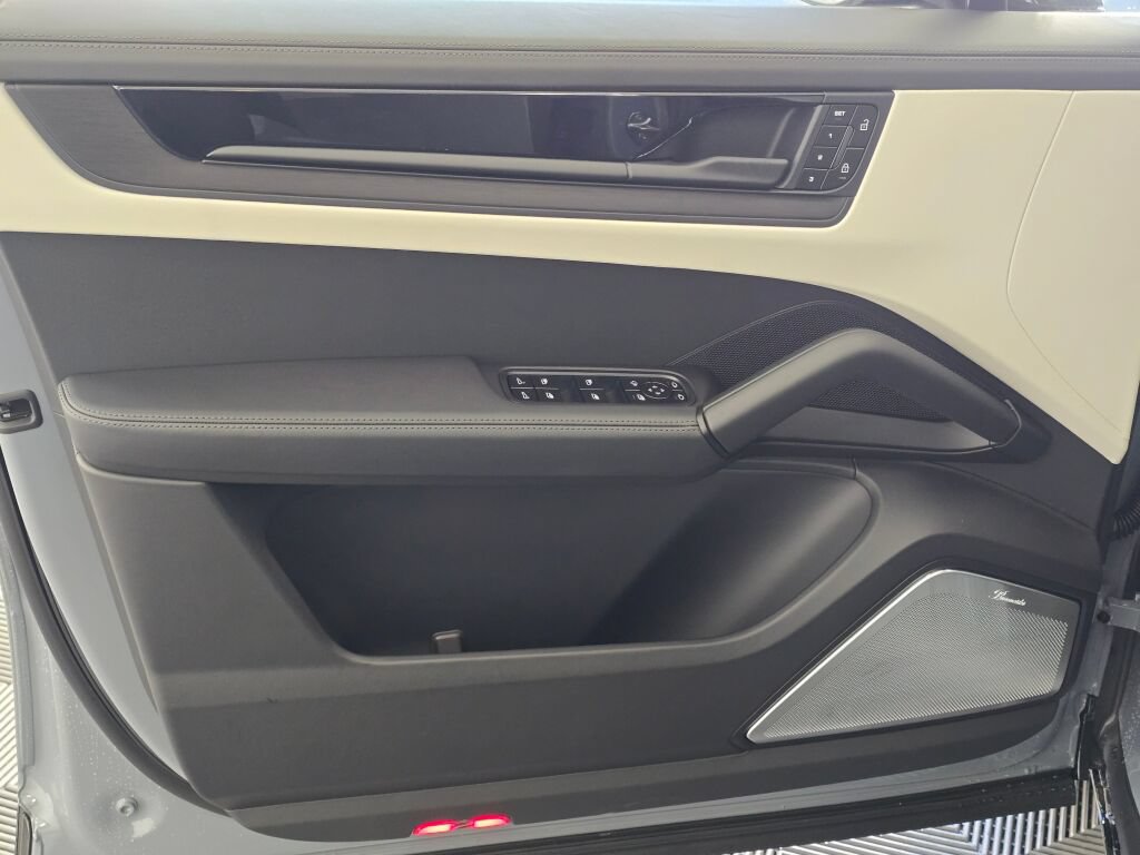 New 2026 Porsche Cayenne GTS AWD/4WD image 26