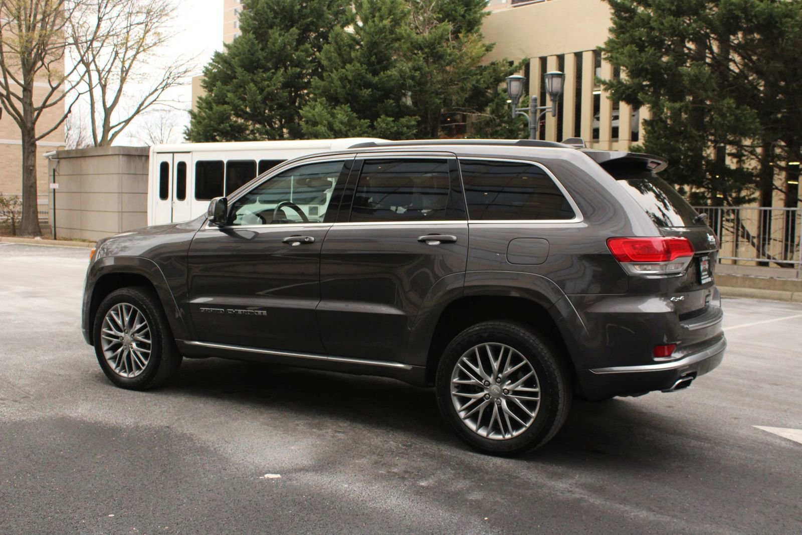 Used 2017 Jeep Grand Cherokee Summit AWD/4WD image 9