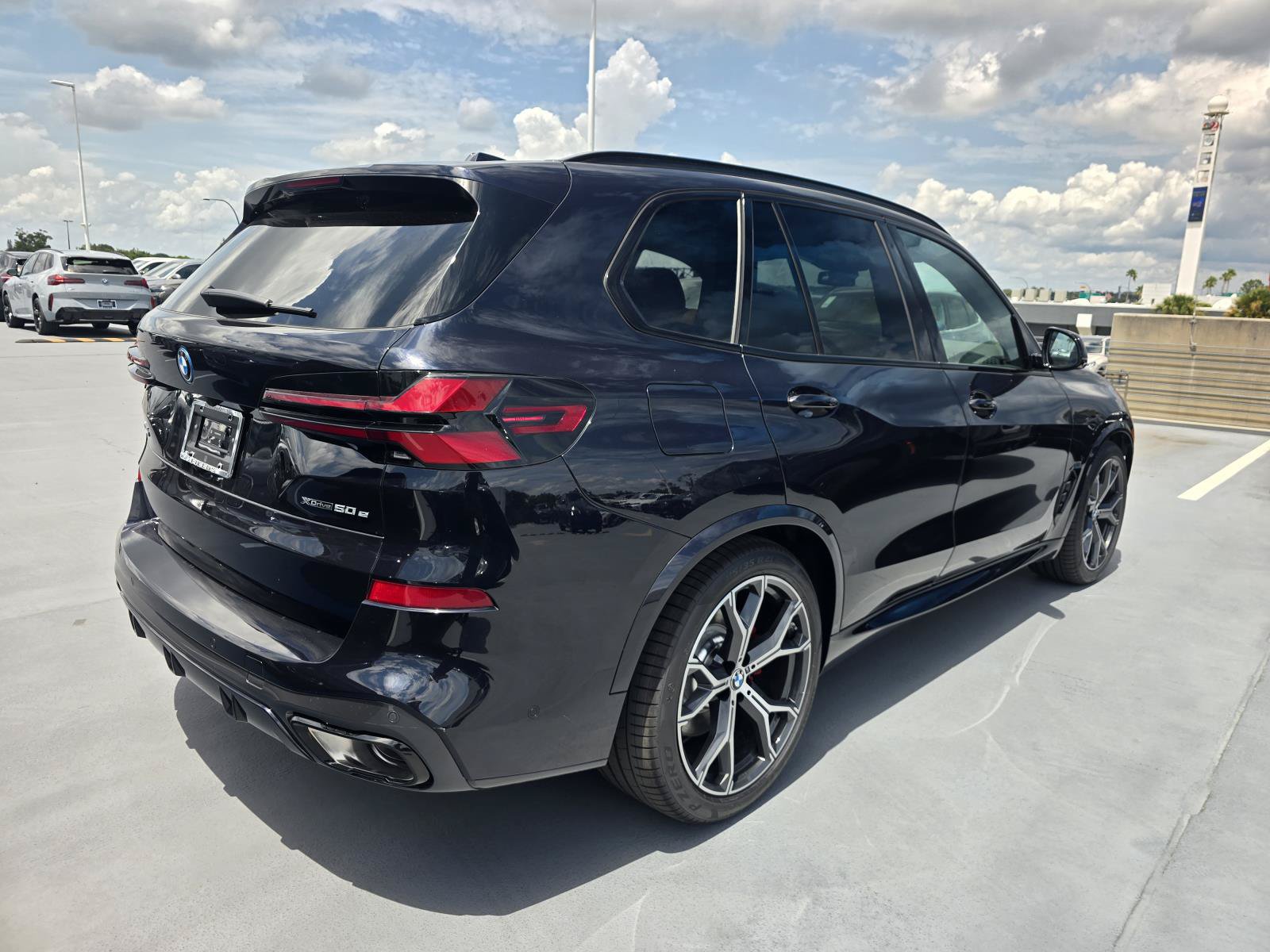 New 2026 BMW X5 xDrive50e w/ M Sport Package AWD/4WD image 2